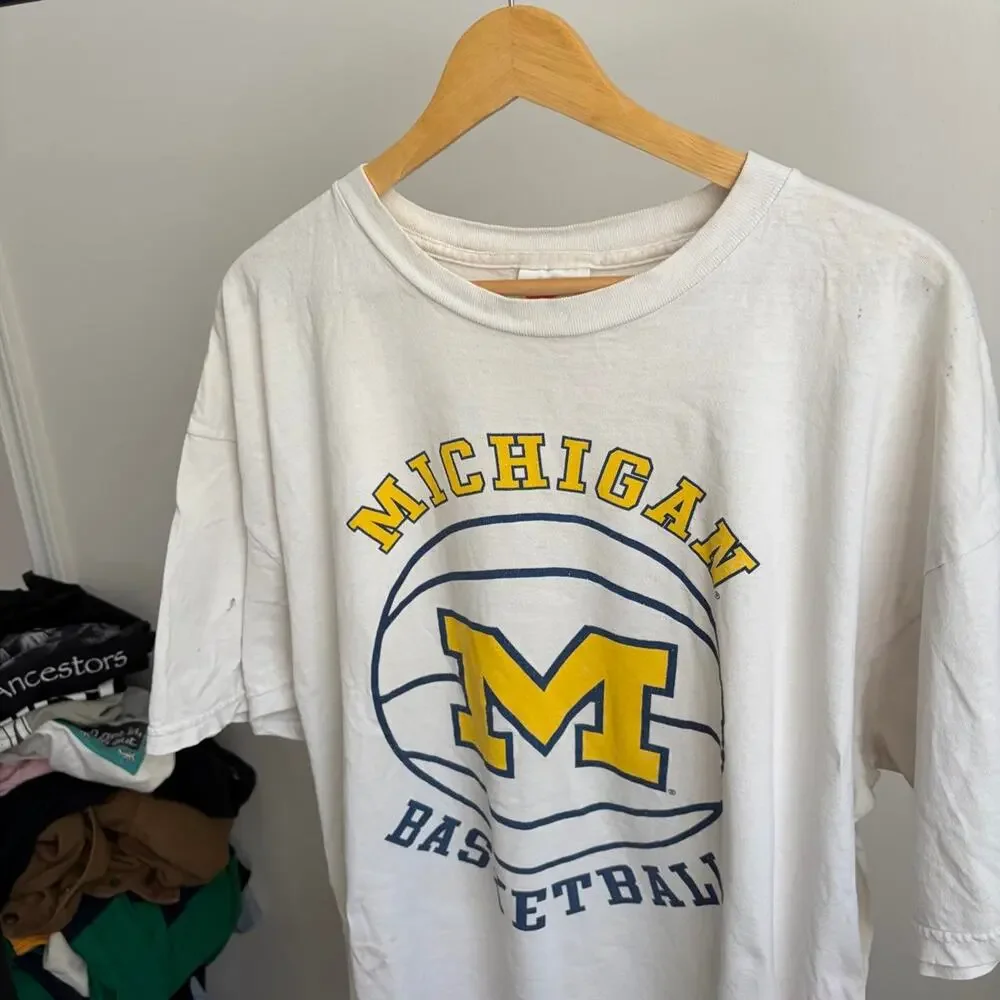 Vintage 90s Nike Michigan Basketball Tee Mens XL Retro University Streetwear